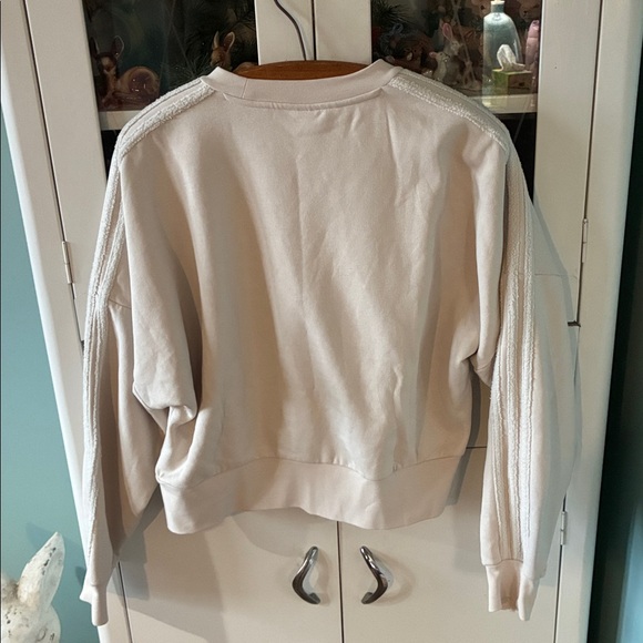 Adidas sz S Women's Cream Cropped Sweatshirt like new! - Picture 6 of 6